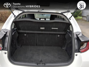 Photo 10 du bon plan TOYOTA Yaris 116h Dynamic Business 5p + Programme Beyond Zero Academy MY22 occasion à 20280 €