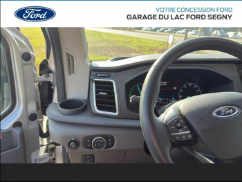 Photo 14 du bon plan FORD Transit 2T Fg VUL PE 350 L2H2 198 kW Batterie 75/68 kWh Trend Business occasion à 49900 €