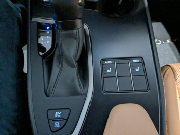 Photo 8 du bon plan LEXUS UX 250h Luxe 2WD occasion à 31900 €