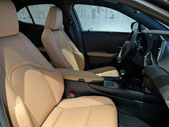 Photo 9 du bon plan LEXUS UX 250h Luxe 2WD occasion à 31900 €