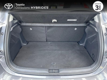 Photo 10 du bon plan TOYOTA Yaris 116h Dynamic Business 5p + Programme Beyond Zero Academy MY22 occasion à 19490 €