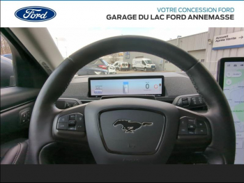 Photo 8 du bon plan FORD Mustang Mach-E 294ch Extended Range 99kWh 7cv occasion à 35490 €