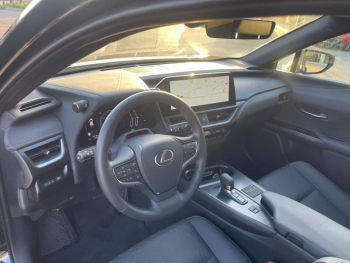 Photo 14 du bon plan LEXUS UX 300h 2WD Luxe occasion à 41790 €