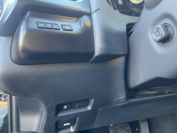 Photo 16 du bon plan LEXUS UX 300h 2WD Luxe occasion à 41790 €