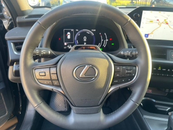 Photo 17 du bon plan LEXUS UX 300h 2WD Luxe occasion à 41790 €