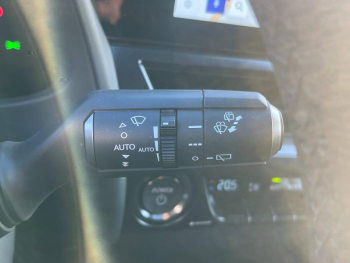 Photo 19 du bon plan LEXUS UX 300h 2WD Luxe occasion à 41790 €