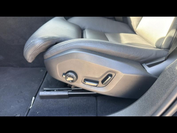 Photo 19 du bon plan VOLVO XC60 T6 Hybride Rechargeable 253 + 145ch Ultra Style Dark Geartronic 8 AWD occasion à 57990 €
