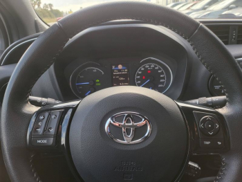 Photo 13 du bon plan TOYOTA Yaris 100h Collection 5p RC18 occasion à 13190 €