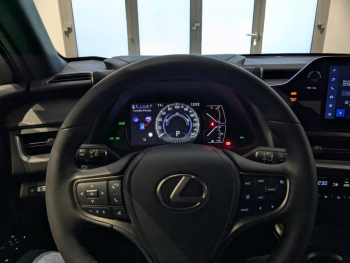 Photo 4 du bon plan LEXUS UX 250h F SPORT Design 2WD occasion à 30900 €