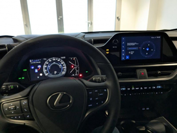 Photo 5 du bon plan LEXUS UX 250h F SPORT Design 2WD occasion à 30900 €