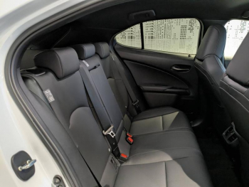 Photo 9 du bon plan LEXUS UX 250h F SPORT Design 2WD occasion à 30900 €