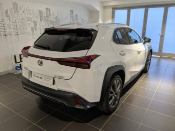 Photo 15 du bon plan LEXUS UX 250h F SPORT Design 2WD occasion à 30900 €