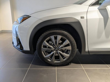 Photo 17 du bon plan LEXUS UX 250h F SPORT Design 2WD occasion à 30900 €