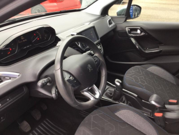 Photo 8 du bon plan PEUGEOT 2008 1.5 BlueHDi 100ch E6.c Signature S&S BVM5 86g occasion à 10990 €