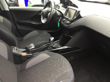 Photo 11 du bon plan PEUGEOT 2008 1.5 BlueHDi 100ch E6.c Signature S&S BVM5 86g occasion à 10990 €