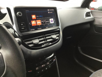Photo 12 du bon plan PEUGEOT 2008 1.5 BlueHDi 100ch E6.c Signature S&S BVM5 86g occasion à 10990 €
