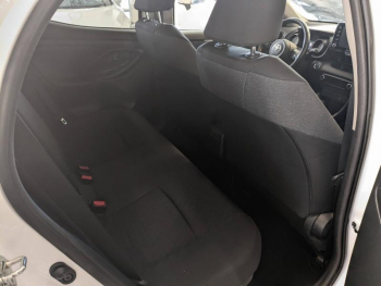 Photo 11 du bon plan TOYOTA Yaris 116h Design 5p MY22 occasion à 20590 €