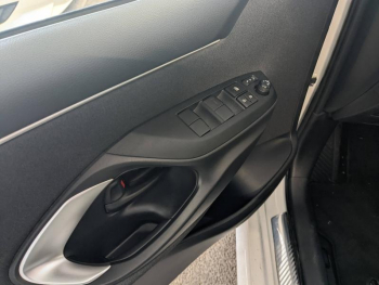 Photo 15 du bon plan TOYOTA Yaris 116h Design 5p MY22 occasion à 20590 €