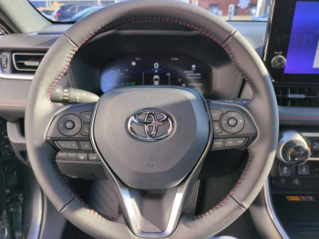 Photo 17 du bon plan TOYOTA RAV4 2.5 Hybride Rechargeable 306ch Design Business AWD-i MY25 occasion à 49690 €