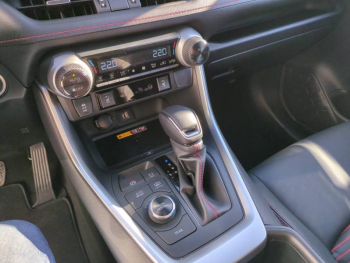 Photo 18 du bon plan TOYOTA RAV4 2.5 Hybride Rechargeable 306ch Design Business AWD-i MY25 occasion à 49690 €