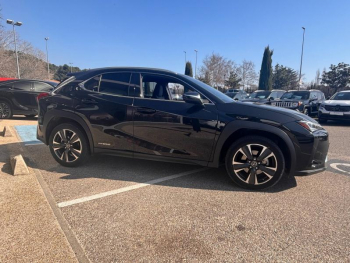 Photo 7 du bon plan LEXUS UX 250h 2WD Premium Edition MY22 occasion à 27900 €