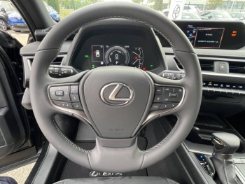 Photo 16 du bon plan LEXUS UX 250h 2WD Premium Edition MY22 occasion à 27900 €