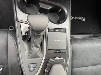 Photo 23 du bon plan LEXUS UX 250h 2WD Premium Edition MY22 occasion à 27900 €