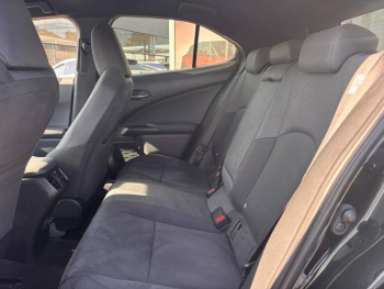 Photo 26 du bon plan LEXUS UX 250h 2WD Premium Edition MY22 occasion à 27900 €