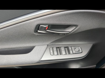 Photo 29 du bon plan TOYOTA C-HR 2.0 Hybride Rechargeable 225ch Design NG23 occasion à 39690 €