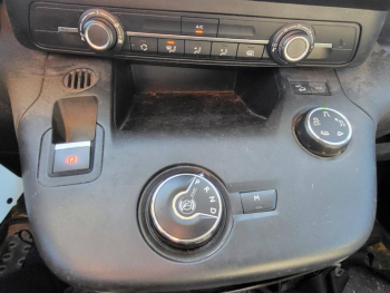 Photo 18 du bon plan CITROEN Berlingo Van VUL XL 950kg BlueHDi 130 S&S Worker EAT8 occasion à 19850 €