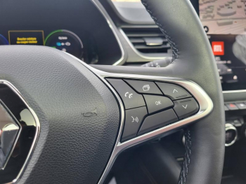 Photo 25 du bon plan RENAULT Captur 1.6 E-Tech hybride 145ch Iconic occasion à 23890 €