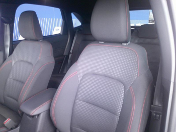 Photo 19 du bon plan FORD Kuga 2.5 Duratec 190ch FHEV E85 ST-Line BVA occasion à 31900 €