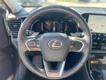 Photo 19 du bon plan LEXUS NX 450h+ Executive 4WD MY24 occasion à 55990 €