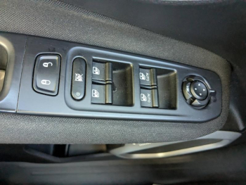 Photo 21 du bon plan JEEP Renegade 1.4 MultiAir S&S 140ch Longitude Business occasion à 14490 €