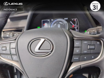 Photo 20 du bon plan LEXUS UX 250h Luxe 2WD occasion à 35900 €