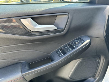 Photo 18 du bon plan FORD Kuga 2.5 Duratec 190ch FHEV E85 ST-Line BVA occasion à 31890 €