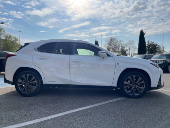 Photo 5 du bon plan LEXUS UX 250h 2WD F SPORT MY22 occasion à 29990 €
