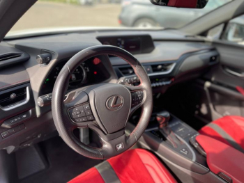 Photo 11 du bon plan LEXUS UX 250h 2WD F SPORT MY22 occasion à 29990 €