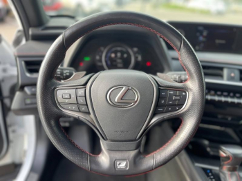 Photo 14 du bon plan LEXUS UX 250h 2WD F SPORT MY22 occasion à 29990 €