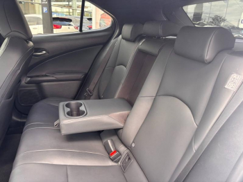 Photo 9 du bon plan LEXUS UX 250h F SPORT Design 2WD occasion à 31900 €