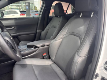 Photo 11 du bon plan LEXUS UX 250h F SPORT Design 2WD occasion à 31900 €