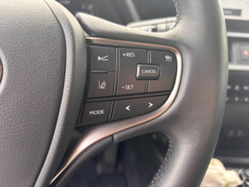 Photo 16 du bon plan LEXUS UX 250h F SPORT Design 2WD occasion à 31900 €