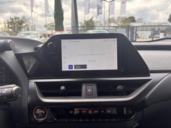 Photo 18 du bon plan LEXUS UX 250h F SPORT Design 2WD occasion à 31900 €