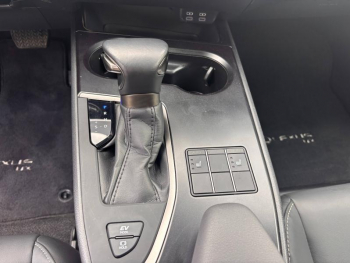 Photo 23 du bon plan LEXUS UX 250h F SPORT Design 2WD occasion à 31900 €