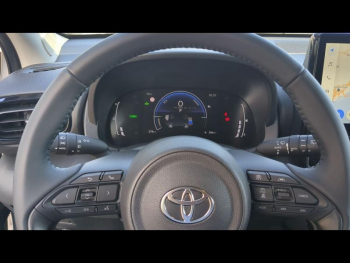Photo 17 du bon plan TOYOTA Yaris 116h Design 5p MY25 occasion à 24350 €