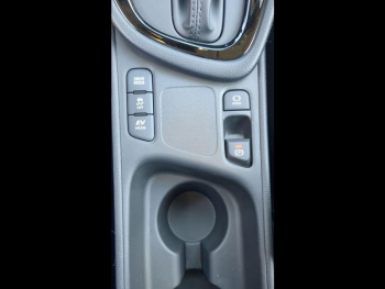 Photo 22 du bon plan TOYOTA Yaris 116h Design 5p MY25 occasion à 24350 €