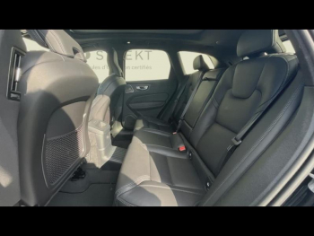 Photo 11 du bon plan VOLVO XC60 T6 Hybride Rechargeable 350ch Black Edition Geartronic 8 AWD occasion à 73800 €