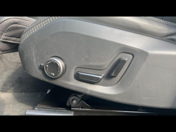 Photo 13 du bon plan VOLVO XC60 T6 Hybride Rechargeable 350ch Black Edition Geartronic 8 AWD occasion à 73800 €