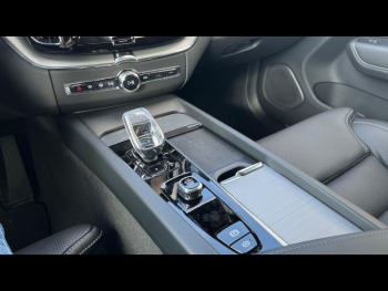 Photo 24 du bon plan VOLVO XC60 T6 Hybride Rechargeable 350ch Black Edition Geartronic 8 AWD occasion à 73800 €