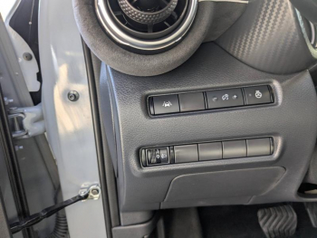 Photo 17 du bon plan NISSAN Juke 1.6 Hybrid 143ch N-Design 2023 occasion à 25550 €